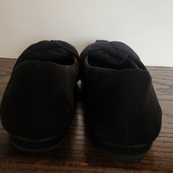 Women's Black Flats Slip On Shoes Pointed Toe Black Size 6 Fergalicious EUC - Picture 7 of 9